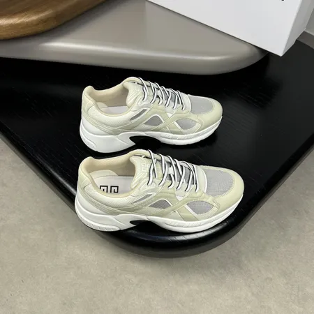 ジバンシィ スニーカー