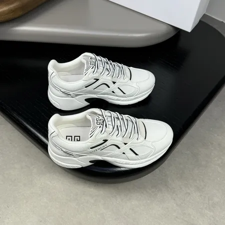 ジバンシィ スニーカー