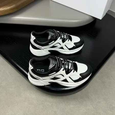 ジバンシィ スニーカー