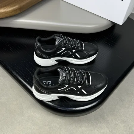 ジバンシィ スニーカー