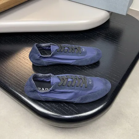 プラダ カジュアルシューズ