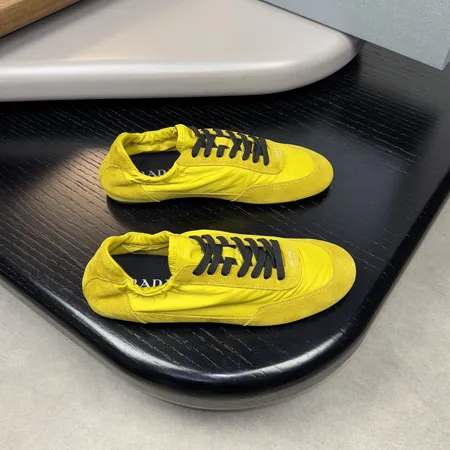 プラダ カジュアルシューズ