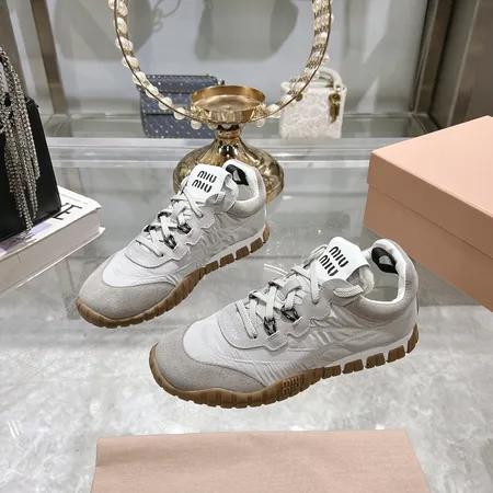 ミュウミュウ スニーカー