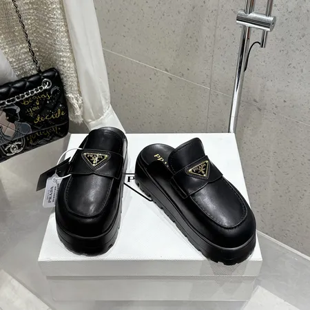 プラダ スリッパ