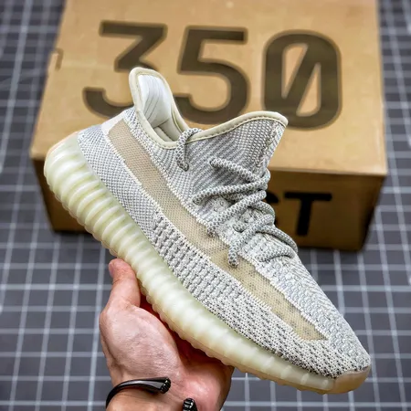 アディダス スニーカー