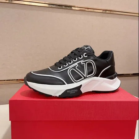ヴァレンティノ スニーカー