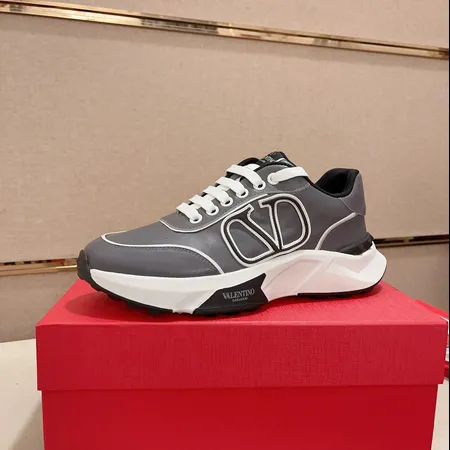 ヴァレンティノ スニーカー