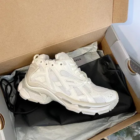 バレンシアガ スニーカー