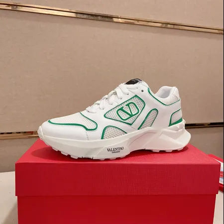 ヴァレンティノ スニーカー