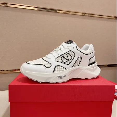 ヴァレンティノ スニーカー