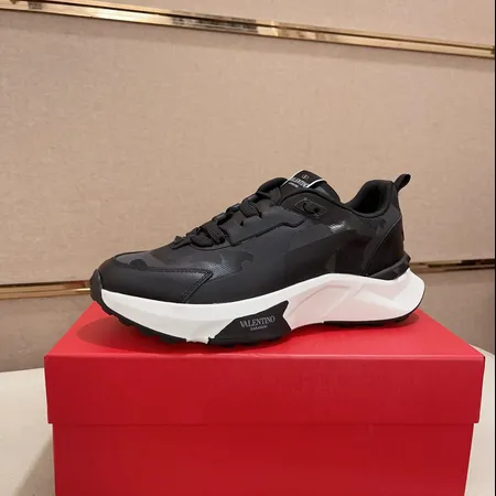 ヴァレンティノ スニーカー