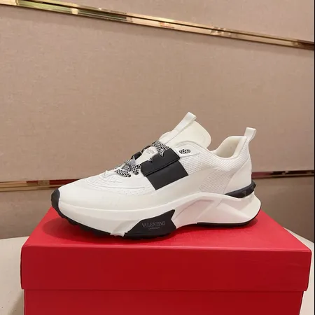 ヴァレンティノ スニーカー