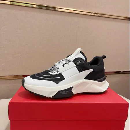 ヴァレンティノ スニーカー