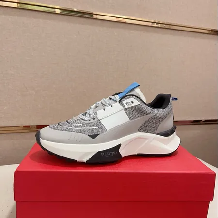 ヴァレンティノ スニーカー