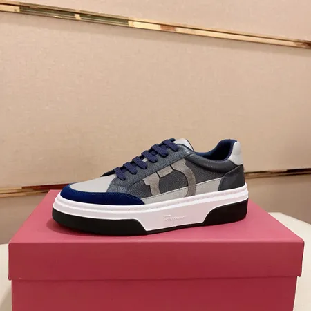 フェラガモ カジュアルシューズ