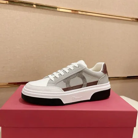 フェラガモ カジュアルシューズ