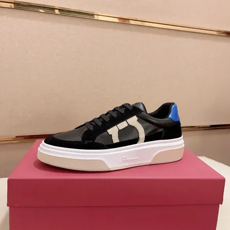 フェラガモ カジュアルシューズ