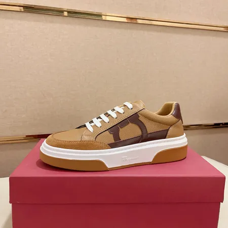 フェラガモ カジュアルシューズ