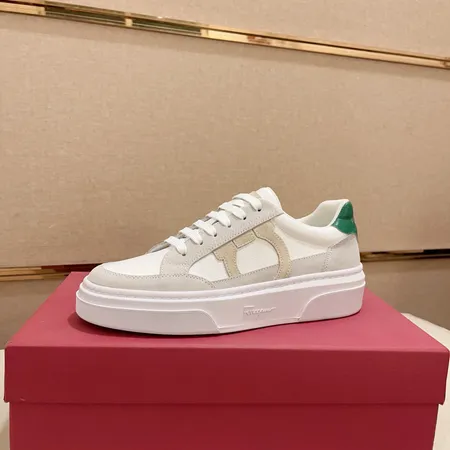 フェラガモ カジュアルシューズ