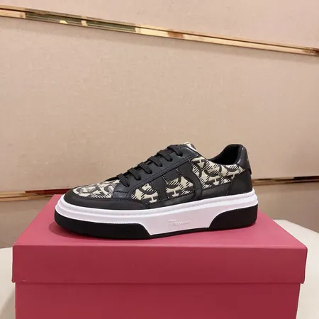 フェラガモ カジュアルシューズ