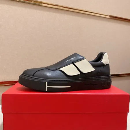 フェラガモ カジュアルシューズ