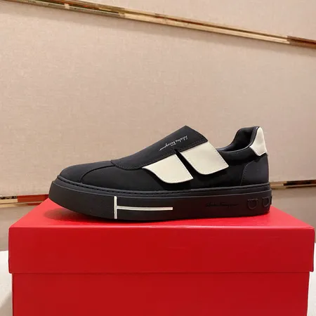 フェラガモ カジュアルシューズ