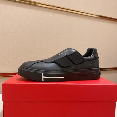 フェラガモ カジュアルシューズ