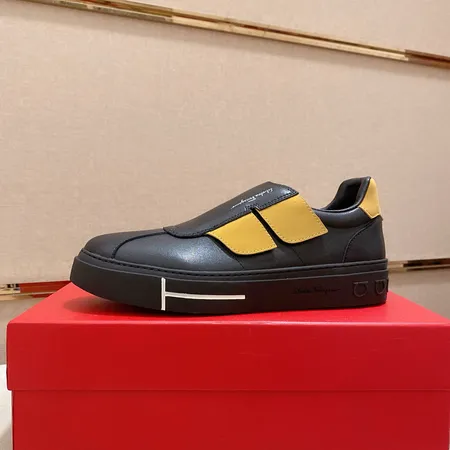 フェラガモ カジュアルシューズ