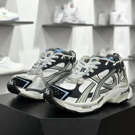 バレンシアガ スニーカー