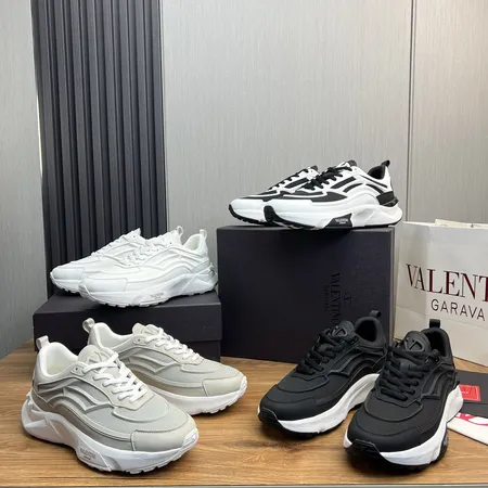ヴァレンティノ スニーカー