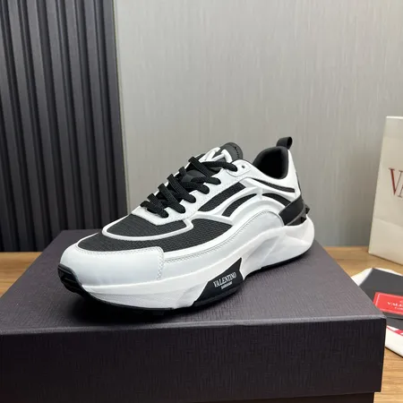 ヴァレンティノ スニーカー