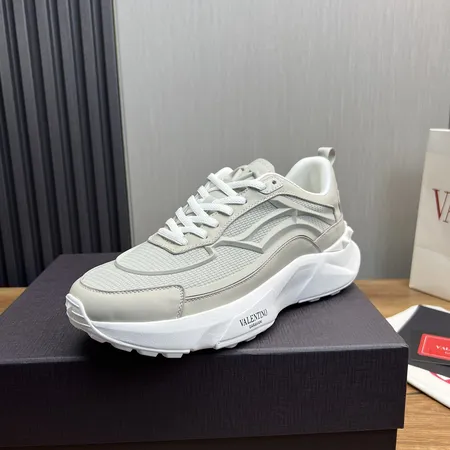 ヴァレンティノ スニーカー