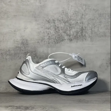 バレンシアガ スニーカー