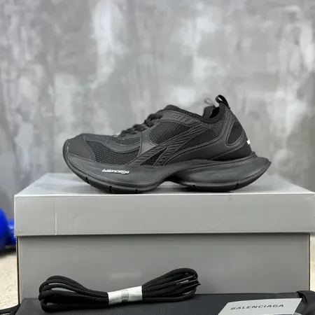 バレンシアガ スニーカー