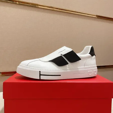 フェラガモ カジュアルシューズ