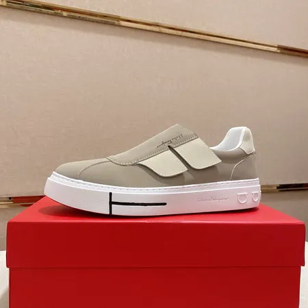 フェラガモ カジュアルシューズ