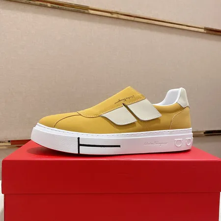 フェラガモ カジュアルシューズ