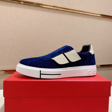 フェラガモ カジュアルシューズ