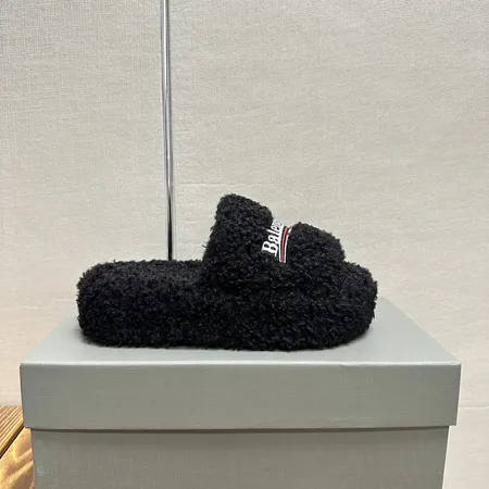 バレンシアガ スリッパ