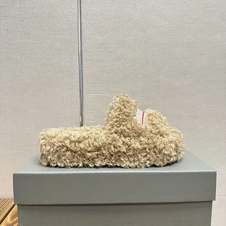 バレンシアガ スリッパ