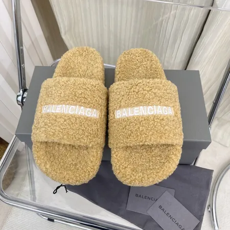 バレンシアガ スリッパ