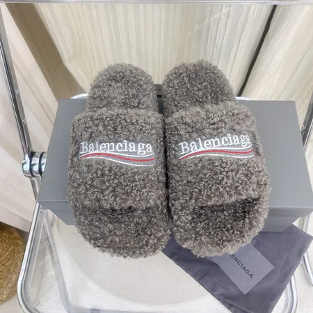 バレンシアガ スリッパ