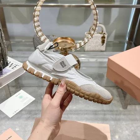 ミュウミュウ カジュアルシューズ