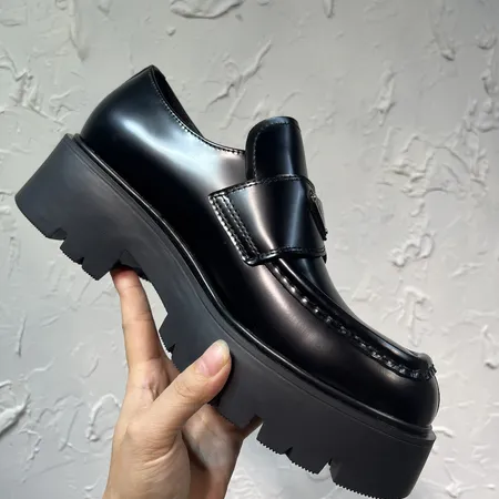 プラダ ビジネスシューズ