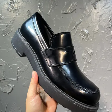 プラダ ビジネスシューズ