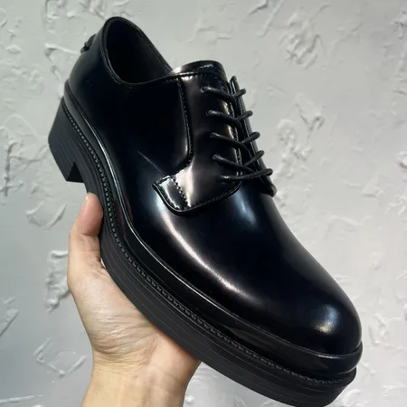 プラダ ビジネスシューズ