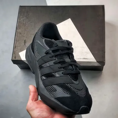 アディダス スニーカー