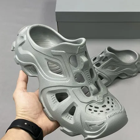 バレンシアガ スリッパ