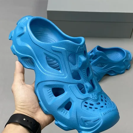 バレンシアガ スリッパ