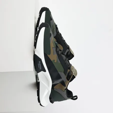 ヴァレンティノ スニーカー